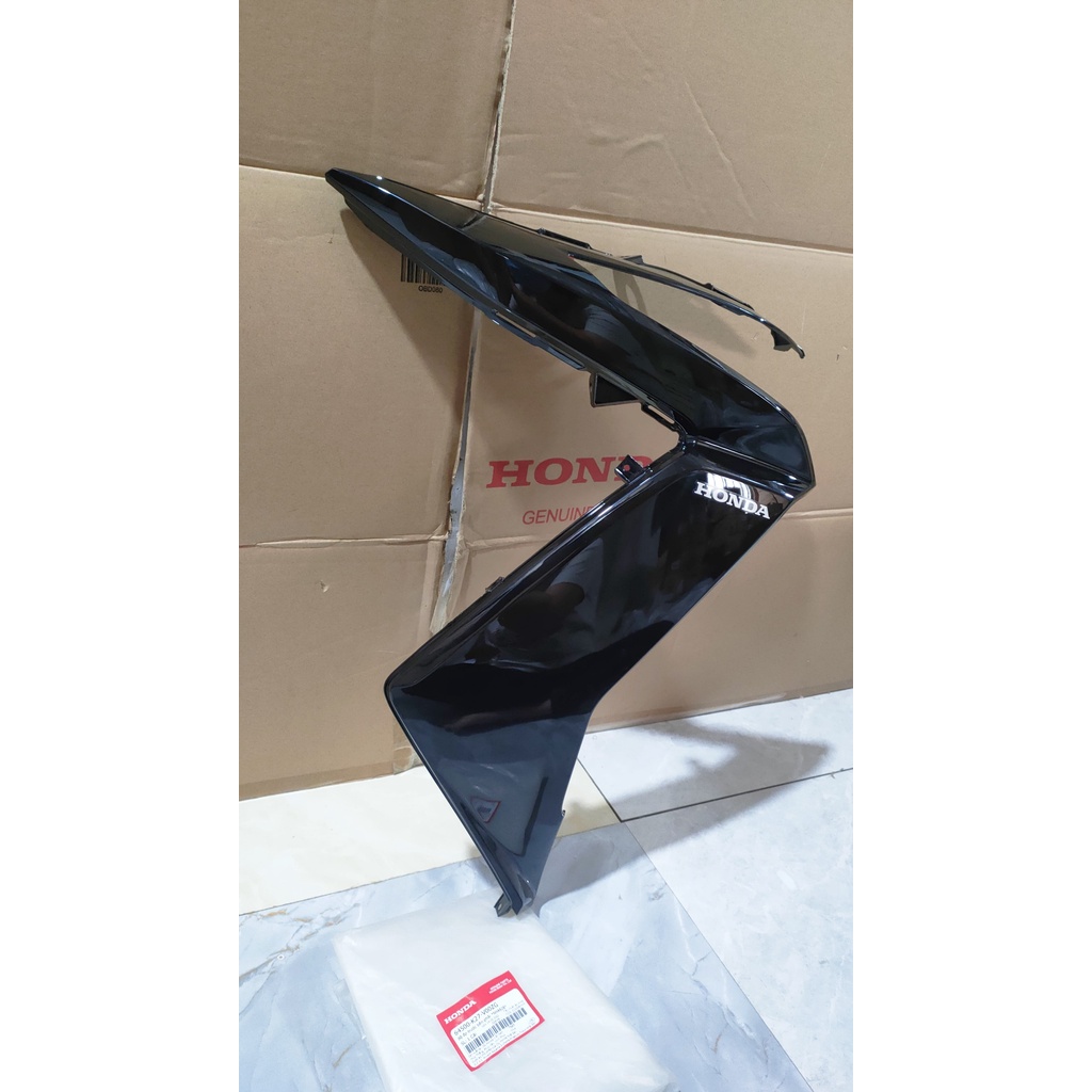 Cánh yếm bên phải - bửng yếm HONDA AIR BLADE 125 năm 2012-2014 màu Đen. *NHA62B*