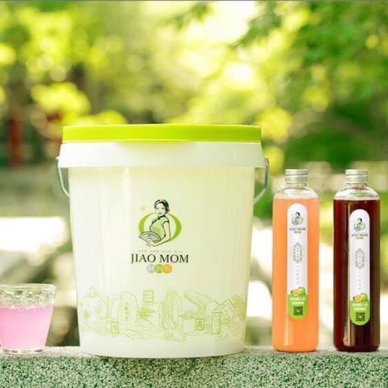 Set 1 thùng ủ enzyme Jiao Mom, 3 cọ bình, 1 bình xịt, sách hướng dẫn, viên vệ sinh