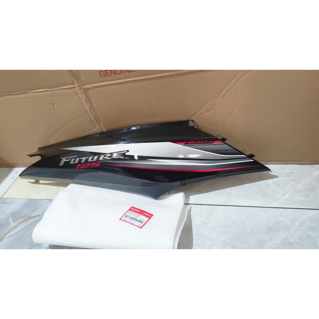 Bộ ốp sườn bên phải HONDA FUTURE 125 năm 2015 màu Đen đỏ . 64600KYZV90ZC