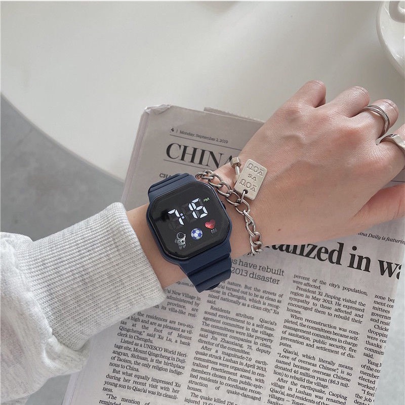 Đồng hồ nam nữ Led PHG 13 kiểu dáng phi hành gia dây cao su êm tay thời trang cá tính