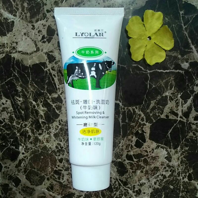 Sữa rửa mặt con bò LYOLAN 120g .