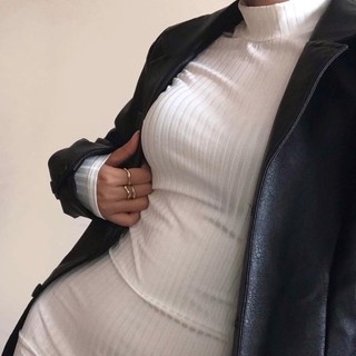 Váy ôm dài tay cổ lọ