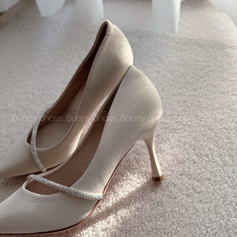 Giày cao gót quai đá chéo - Bunny Shoes