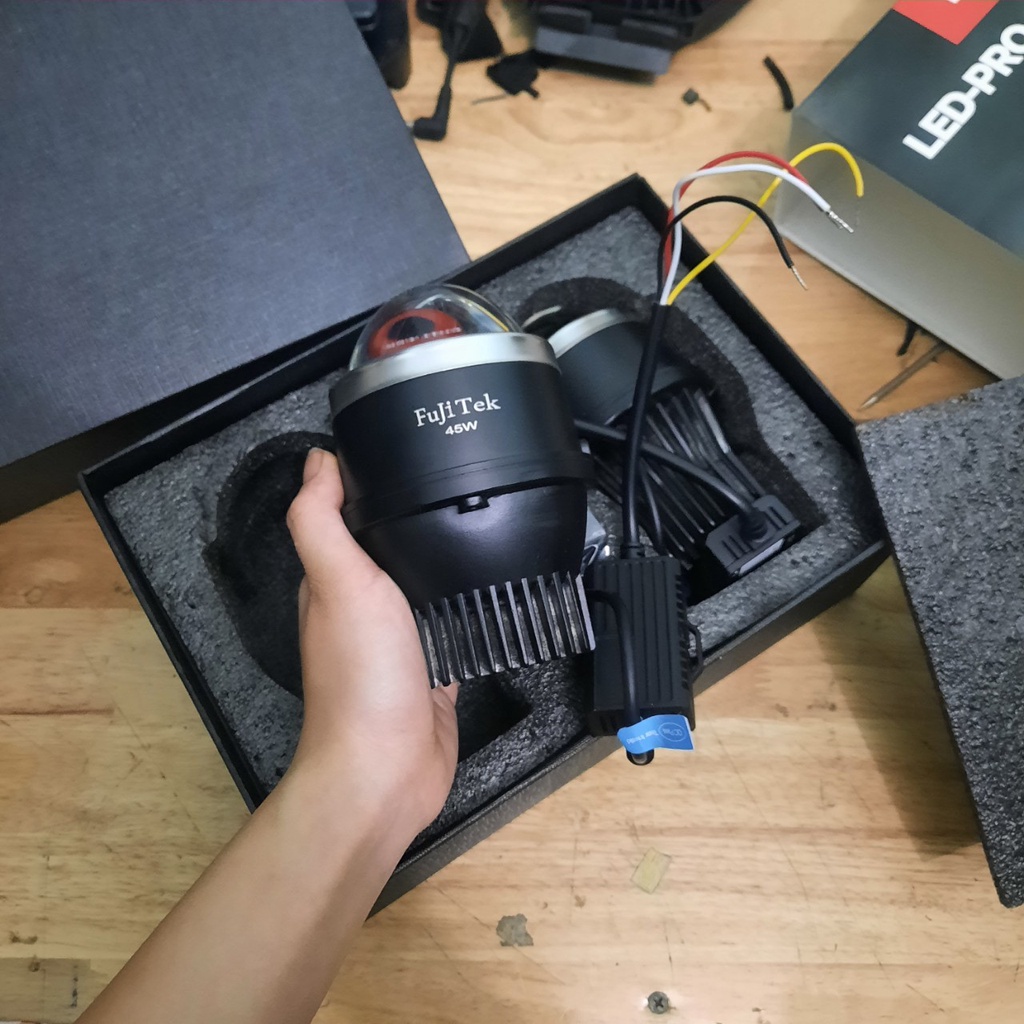 Đèn bi gầm Led ô tô nguyên khối Fujitek G1   lens xanh - kèm giắc, pát dùng chung