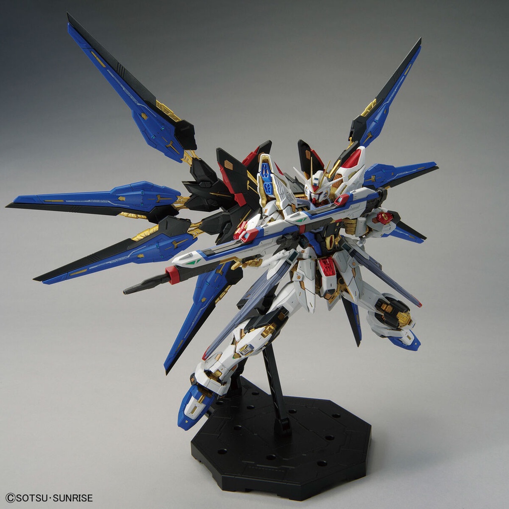 Mô Hình Lắp Ráp MGEX Strike Freedom Gundam (tặng kèm base và decal nước etching)