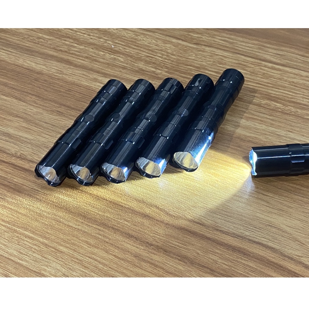 Đèn pin soi trứng