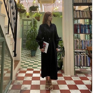 Đầm đen tay phồng Thiết kế