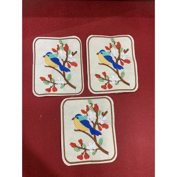 Sticker thêu là ủi vuông chim