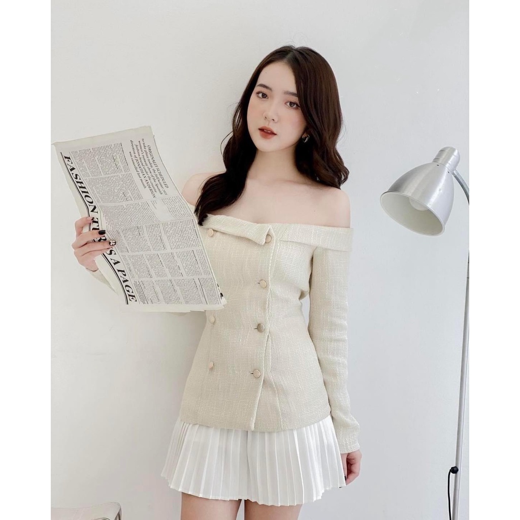 Áo trễ vai thiết kế tay dài đính nút sang trọng - T.JM.22.176