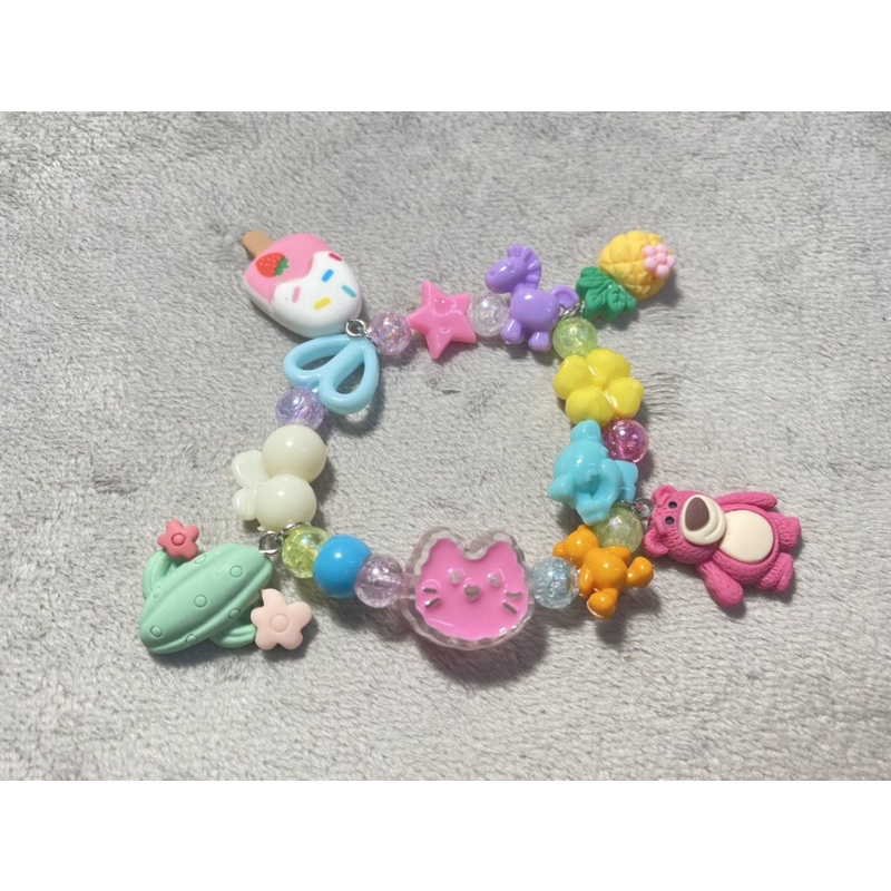 Vòng tay phối hạt nhựa lớn