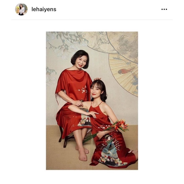 Đầm yếm đỏ Rika’s và Đầm dài đỏ Rika’s