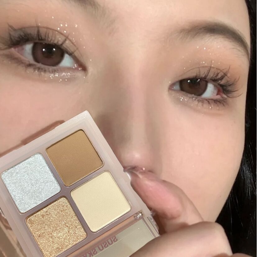 Bảng Phấn Mắt Bốn Màu Lì Và Màu Nhũ Dâu Tây Chống Thất Lạc Họa Tiết Gấu Hoạt Hình Dễ Thương