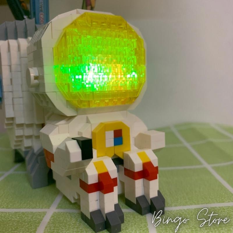 MÔ HÌNH LẮP RÁP HỘP BÚT PHI HÀNH GIA KÈM ĐÈN LED  934 CHI TIẾT