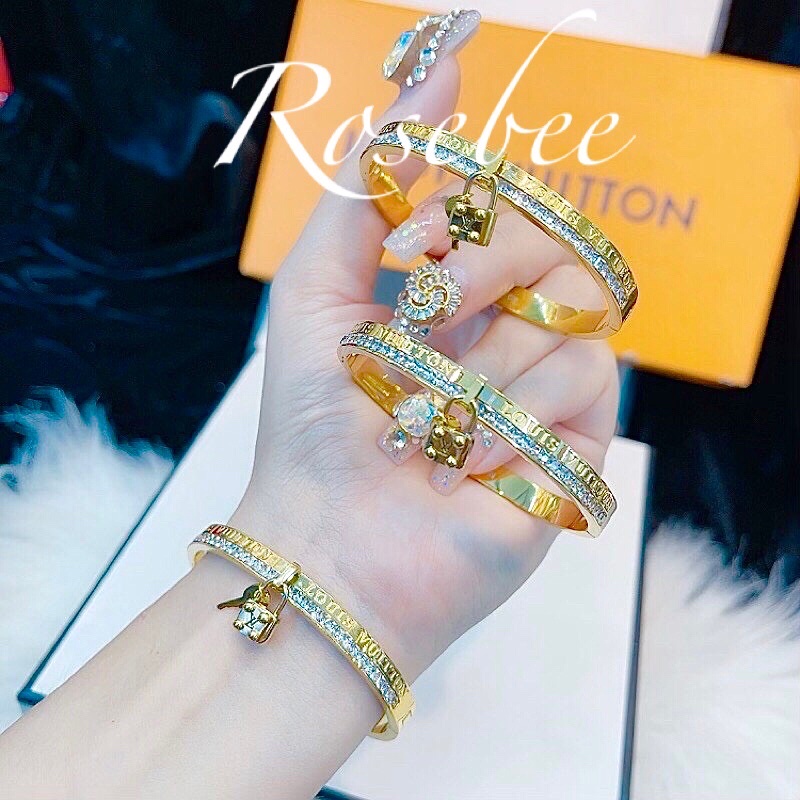 Vòng tay titan mặt khoá hiệu LV không gỉ