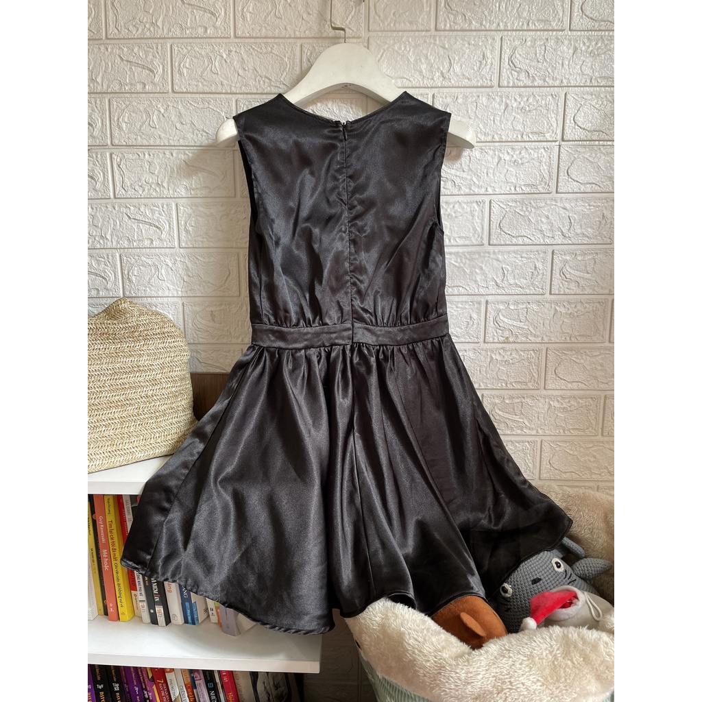 Đầm phi sát nách dáng xòe