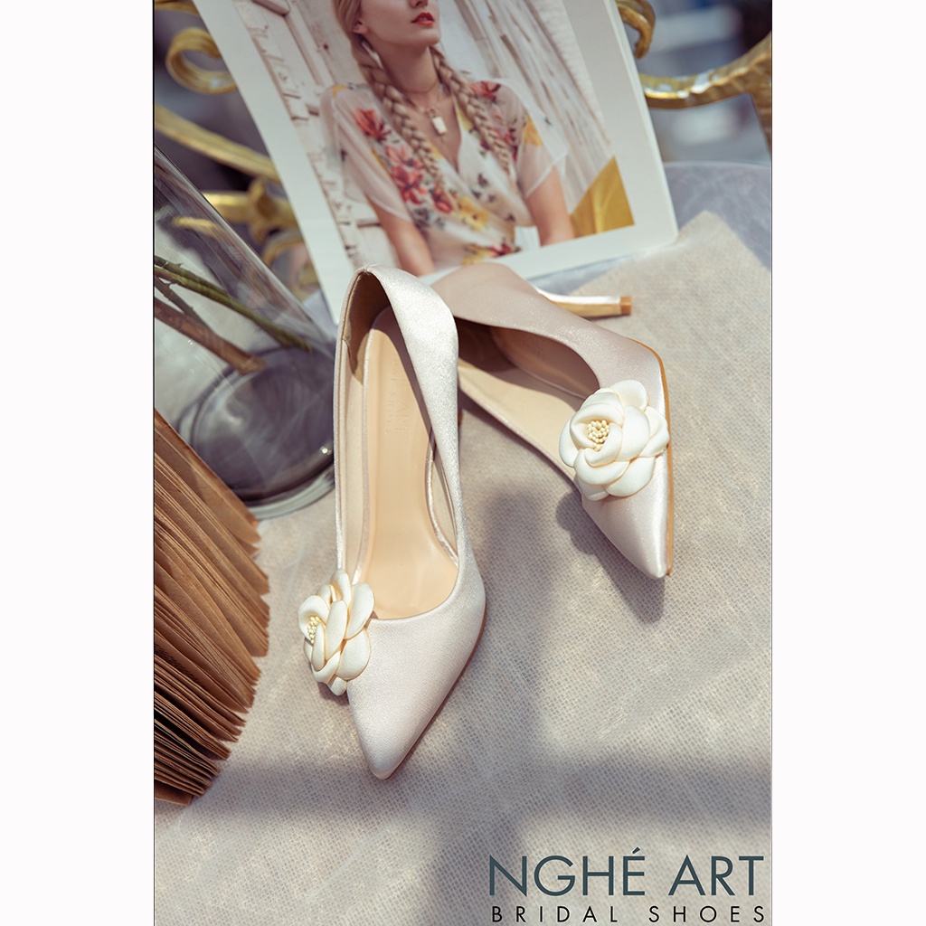 Giày cưới Nghé Art satin đính hoa lụa 334 nude