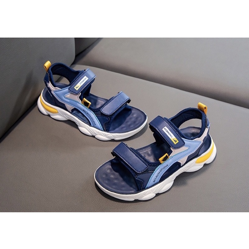 Sandal cho bé trai.