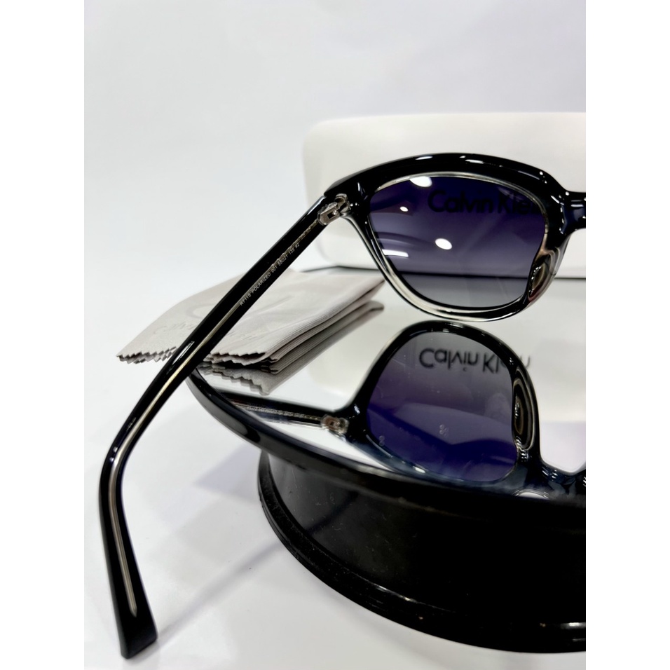 Kính Calvin Klein