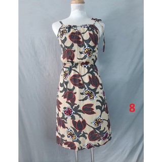 Đầm xốp cổ yếm ngắn