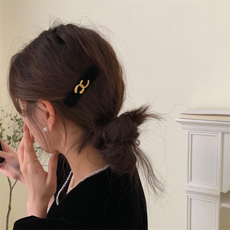 Kẹp Tóc Nhung Đính Chữ Kim Loại Thời Trang Thu Đông Cho Nữ