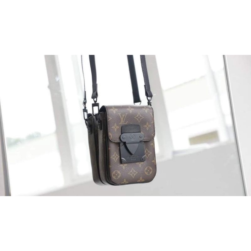 TÚI LV PHONE VIP KHÓA NAM CHÂM PHỤ KIỆN FULL ĐEN SANG CHẢNH FULL BOX