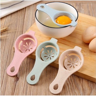 Dụng cụ tách lòng đỏ trứng gà