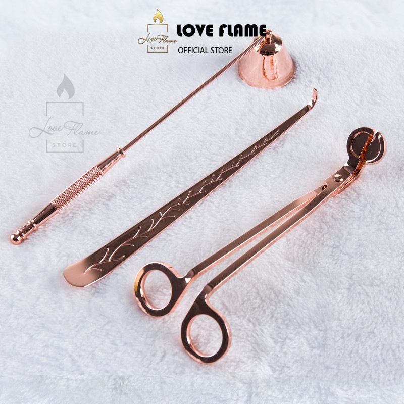 Bộ Phụ Kiện 3 Món Chăm Sóc Nến thơm Love Flame Gồm: Kéo cắt bấc nến, Chuông (Chụp) tắt nến, Khều bấc. Trang trí Decor