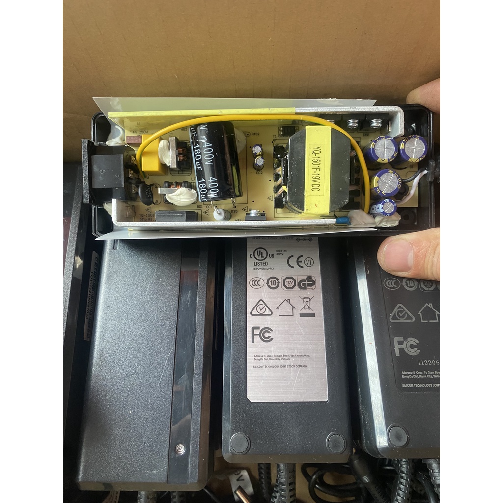 Nguồn 19V 3,4A 7,89A cho sạc laptop, màn hình mới cắt dây thanh lí công ty
