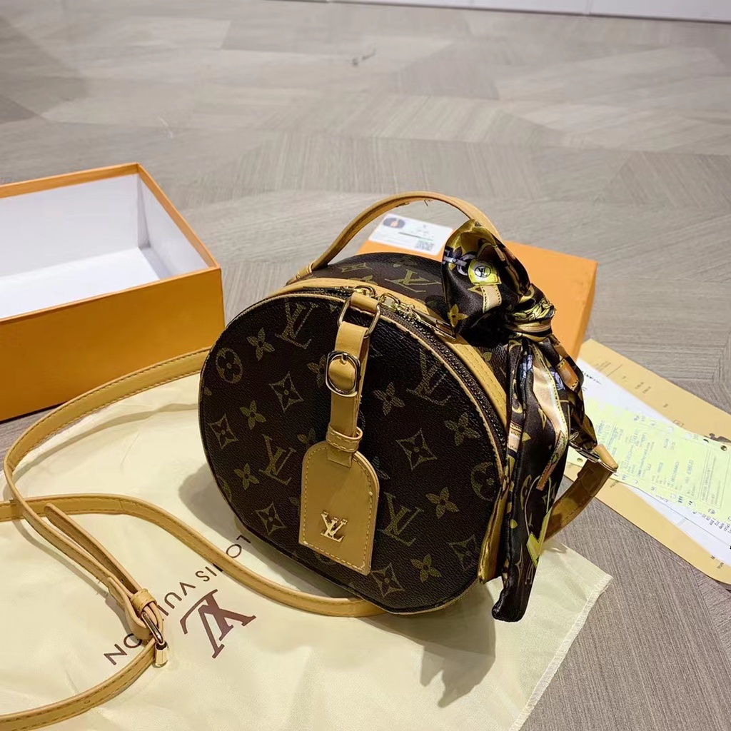Túi Đeo Chéo LV Hình Tròn Nhỏ Xinh Thời Trang Xuân Hè 2023 Cho Bạn Gái