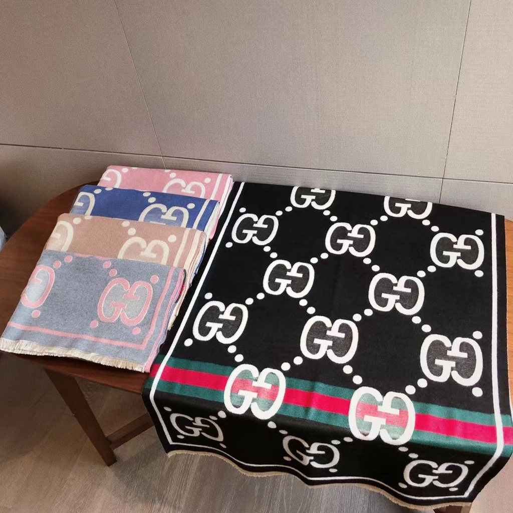 Khăn Choàng Gucci Chất Liệu Cashmere In Chữ Thời Trang