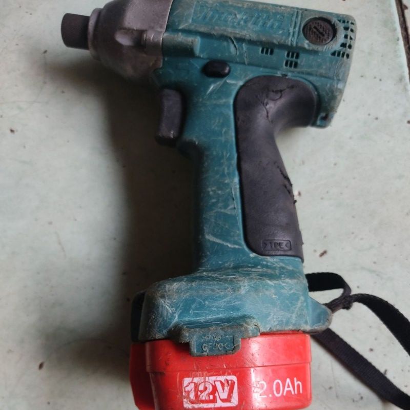 Máy bắn vít Makita 12v