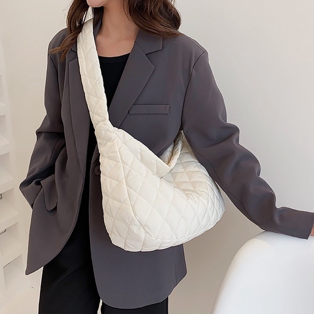 Túi phao jennie đeo chéo chần bông dày lót trong có khóa kéo đi học