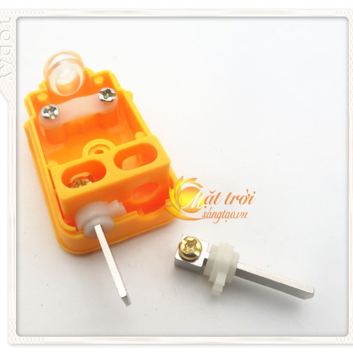 Phích cắm chân dẹt xoay