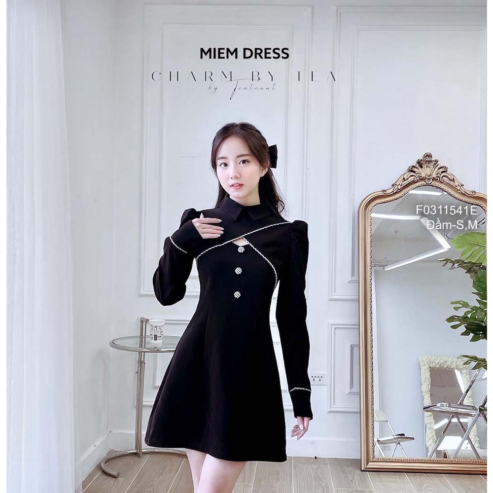 Đầm kiểu nhung đen ngực đính khuy bọc chạy viền mí tay dài!