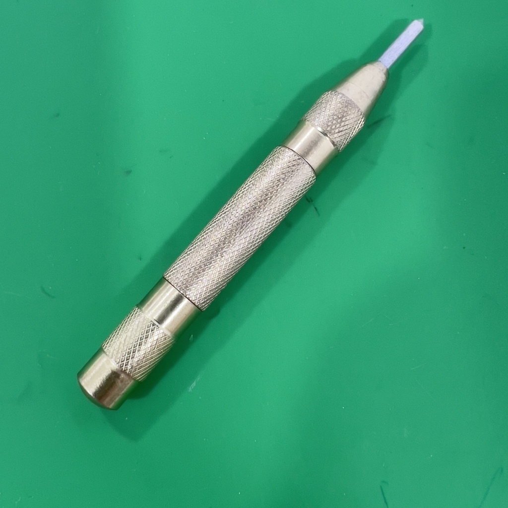 Bút phá kính lưng cây màu vàng