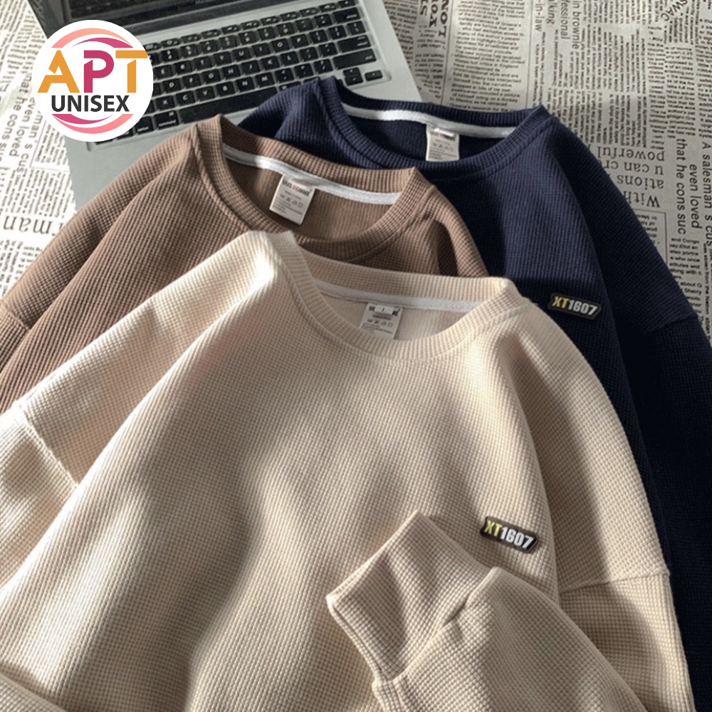 Áo Sweater Nam Nữ APT Unisex - Áo Sweater From Rộng Tay Bồng, Chất Liệu Vải Nỉ Tổ Ong Thêu Logo Tạo Điểm Nhấn