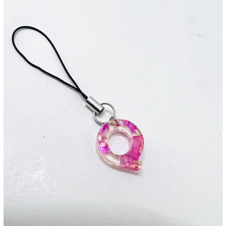 Móc khóa dây chữ cái nhũ hồng keo epoxy trong suốt