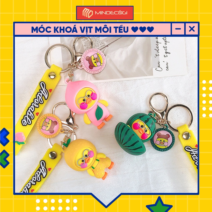 Móc khoá vịt môi tều đội mũ bảo hiểm hình máy bay đáng yêu