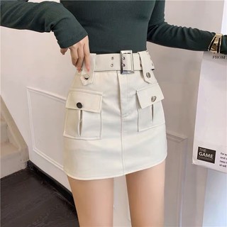 Chân váy da trắng dáng ngắn 2 tuí nắp kèm thắt lưng cùng màu