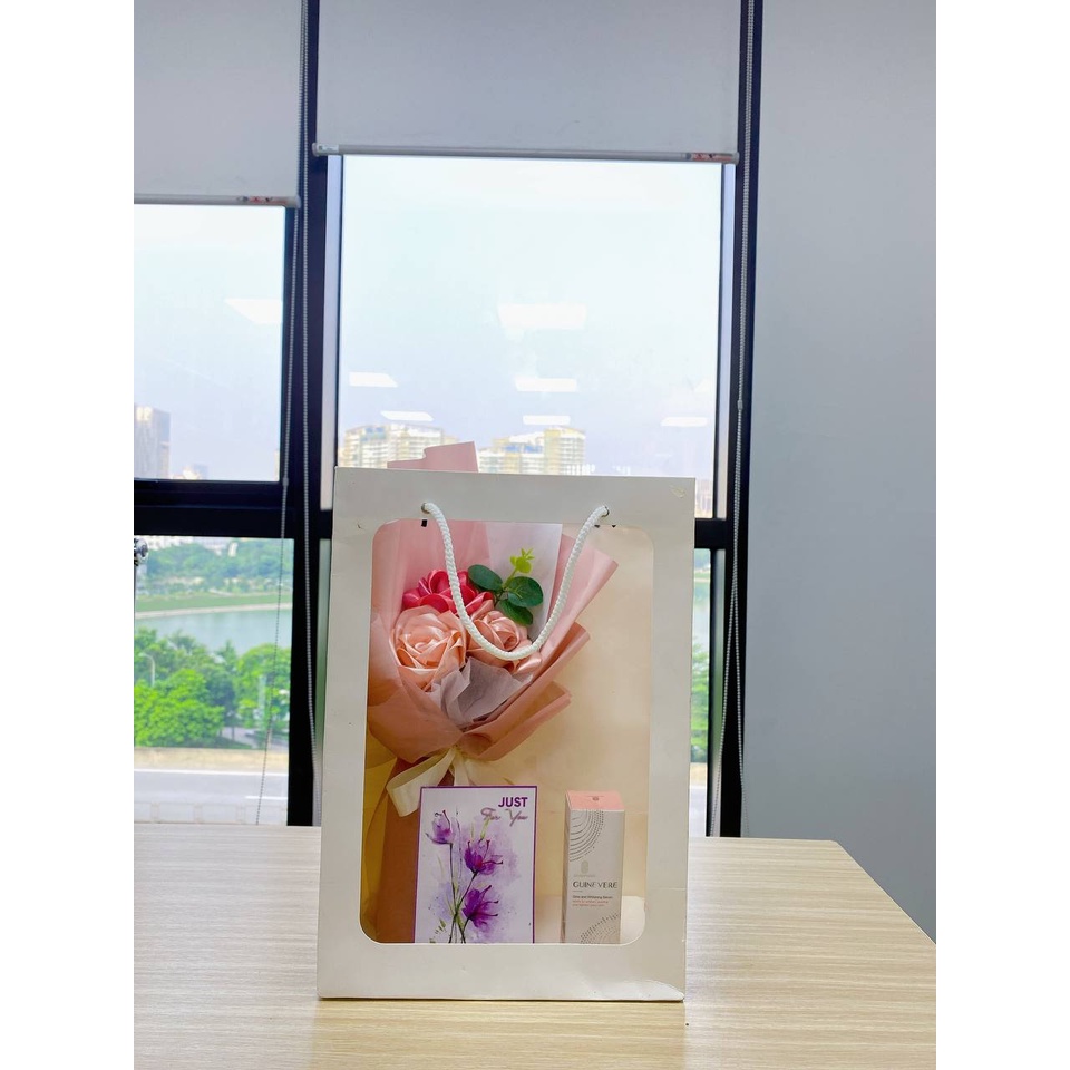 Túi quà sinh nhật cho nữ gồm Son + túi + hộp + hoa