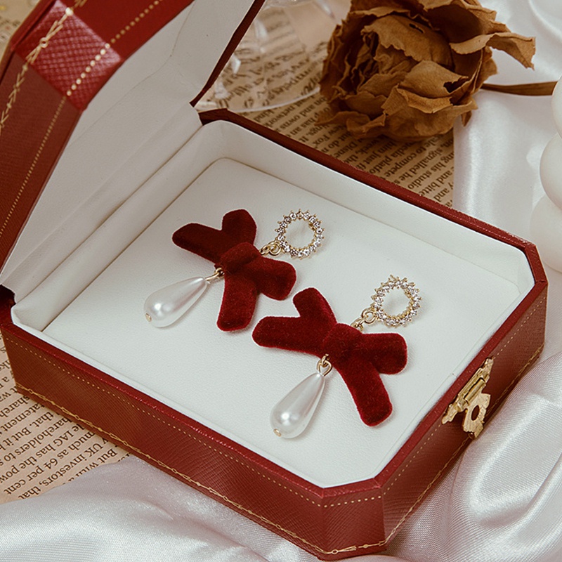 Ygt Bông Tai Đính Quả Cầu Lông Xù Ngắn Màu Đỏ Rượu Thời Trang Mùa Đông