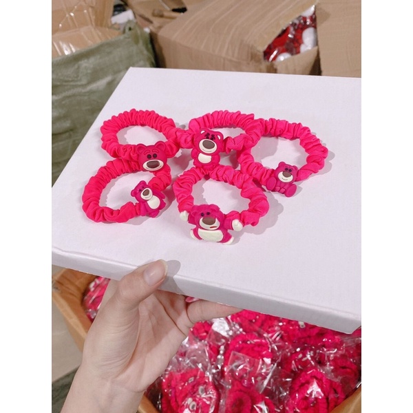 Buộc tóc scrunchies gấu dâu hồng lotso set 5 mẫu hot trend hàn quốc De Perier