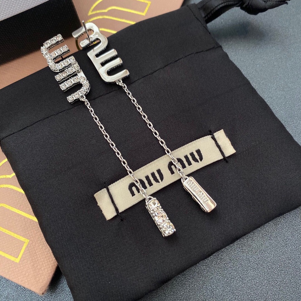 Miumiu Khuyên Tai Thép Titan Đơn Giản Thanh Lịch / Cá Nhân / Tinh Tế / Chữ Cái Cho Nữ