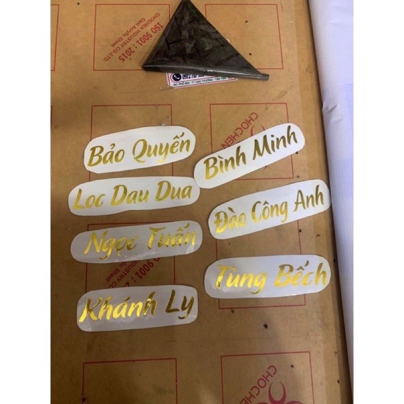 . tem dán xe vàng gương ánh kim theo tên . tem theo yêu cầu ,vàng gold,crom