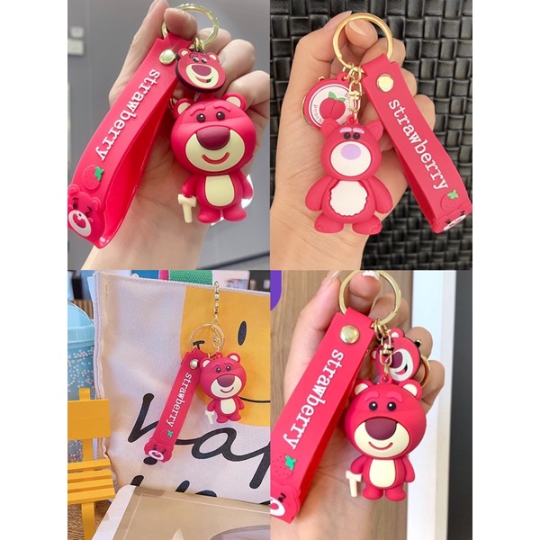 Móc Khóa Hình Gấu Lotso Dâu Tây Dễ Thương Sáng Tạo treo balo phụ kiện túi xách móc chìa khoá xe máy ô tô hot Trend