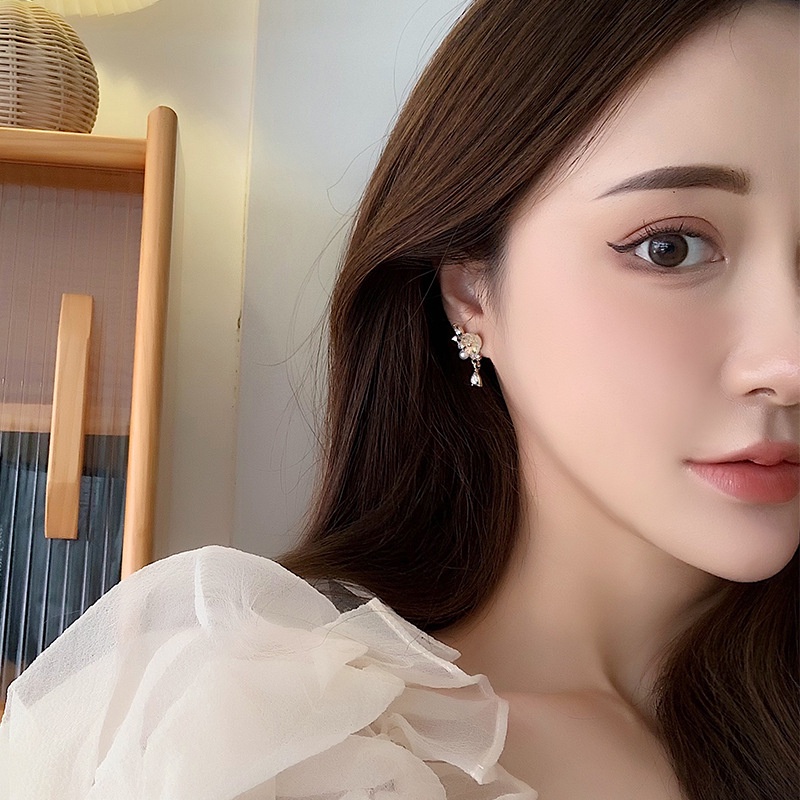 Khuyên tai kẹp không bấm lỗ chốt cố định K012 bằng hợp kim mạ vàng hình bông hoa đính đá dáng midi Leous Accessories