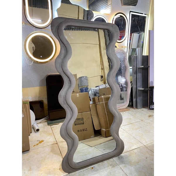 Gương soi toàn thân