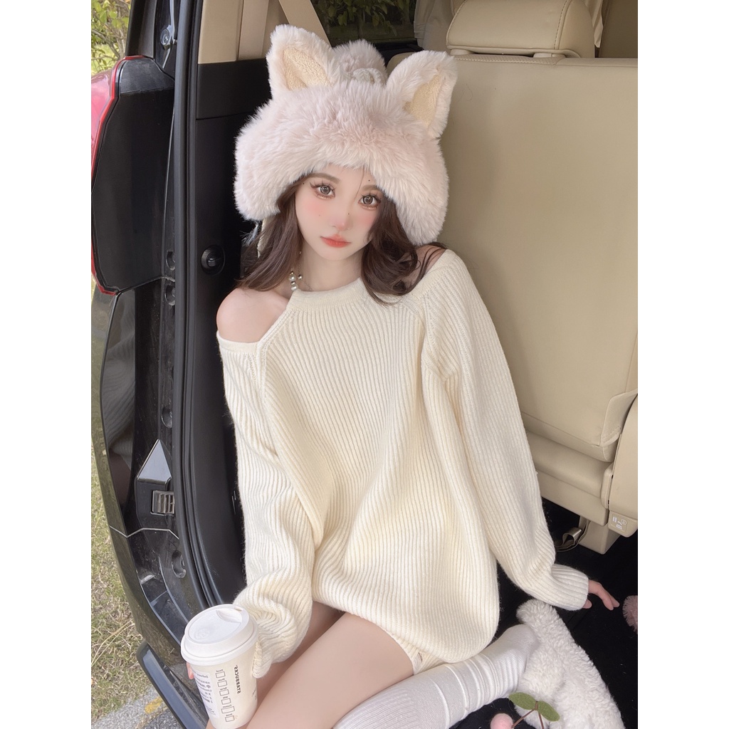 Áo Len Dệt Kim Nữ Thiết Kế Trễ Vai Cổ Gắn Hạt Ngọc Nhựa Màu Trắng Vải Mềm Co Dãn Phong Cách Tiển Thư Điệu Sexy Hàn Quốc