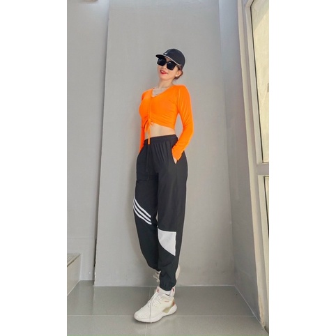 Áo dài tay dáng croptop chất thun lạnh tập thể thao.