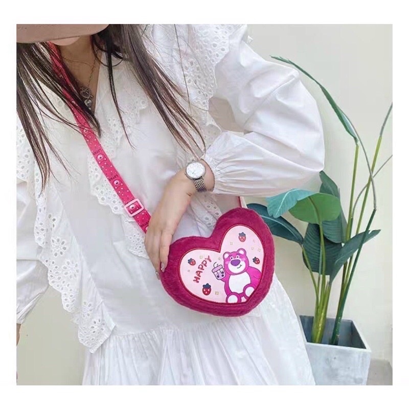 Túi đeo chéo gấu dâu hồng lotso mẫu trái tim dễ thương cho nữ De Perier